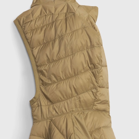 BNWT size 4T or 5T Gap Primaloft lightweight jacket w/ dinosaur hood. Reg $89 - Picture 3 of 8